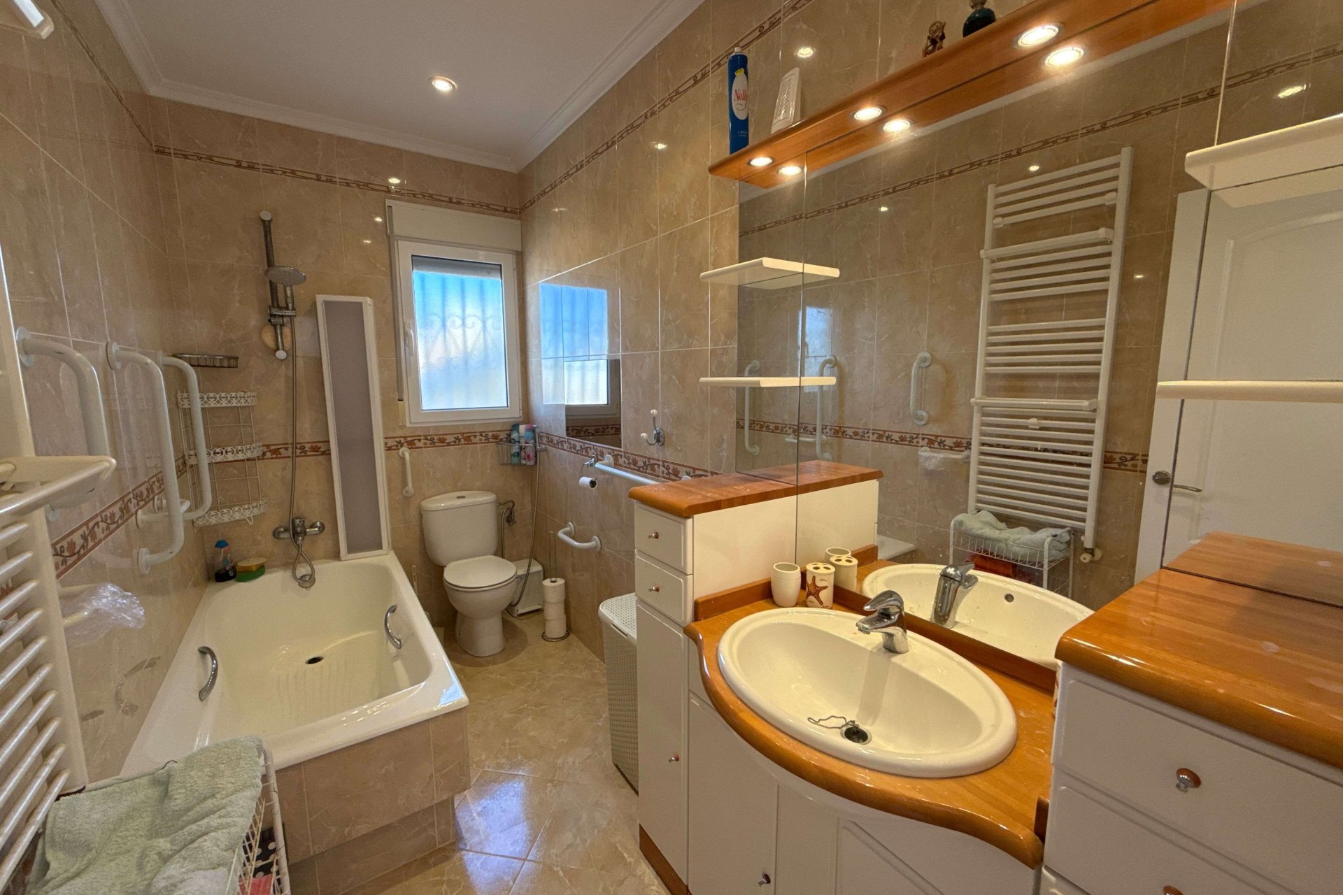 Resale - Villa - Villamartin