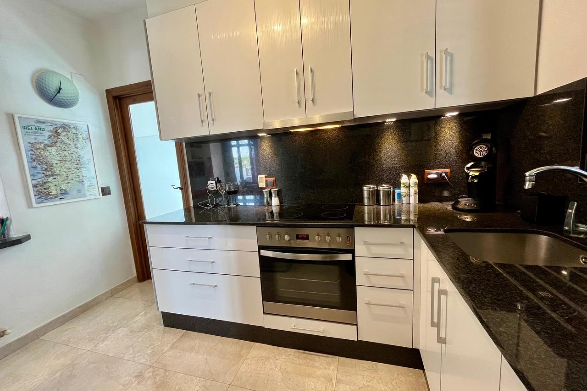 Resale - Villa - Villamartin