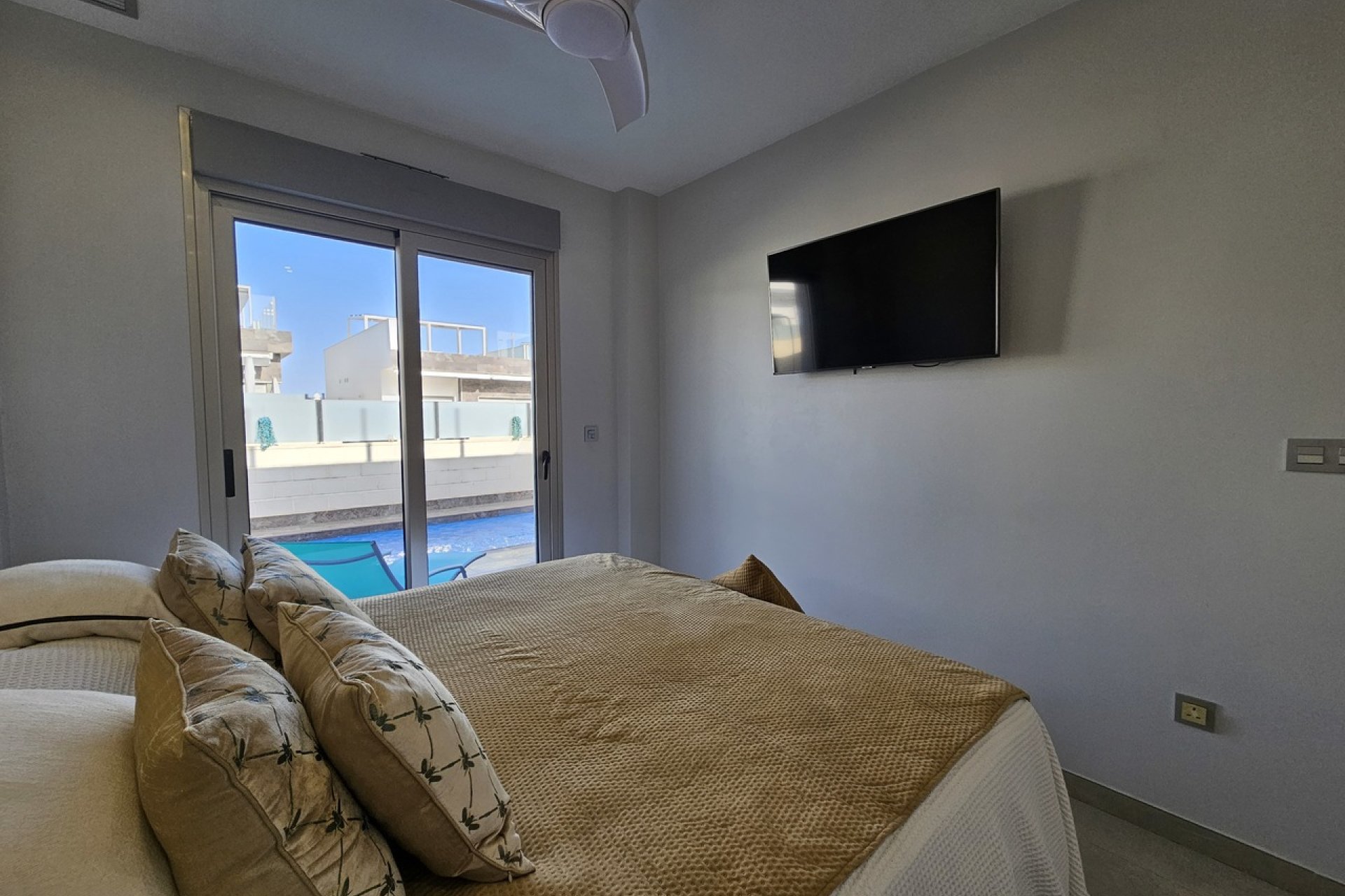 Resale - Villa - Villamartin