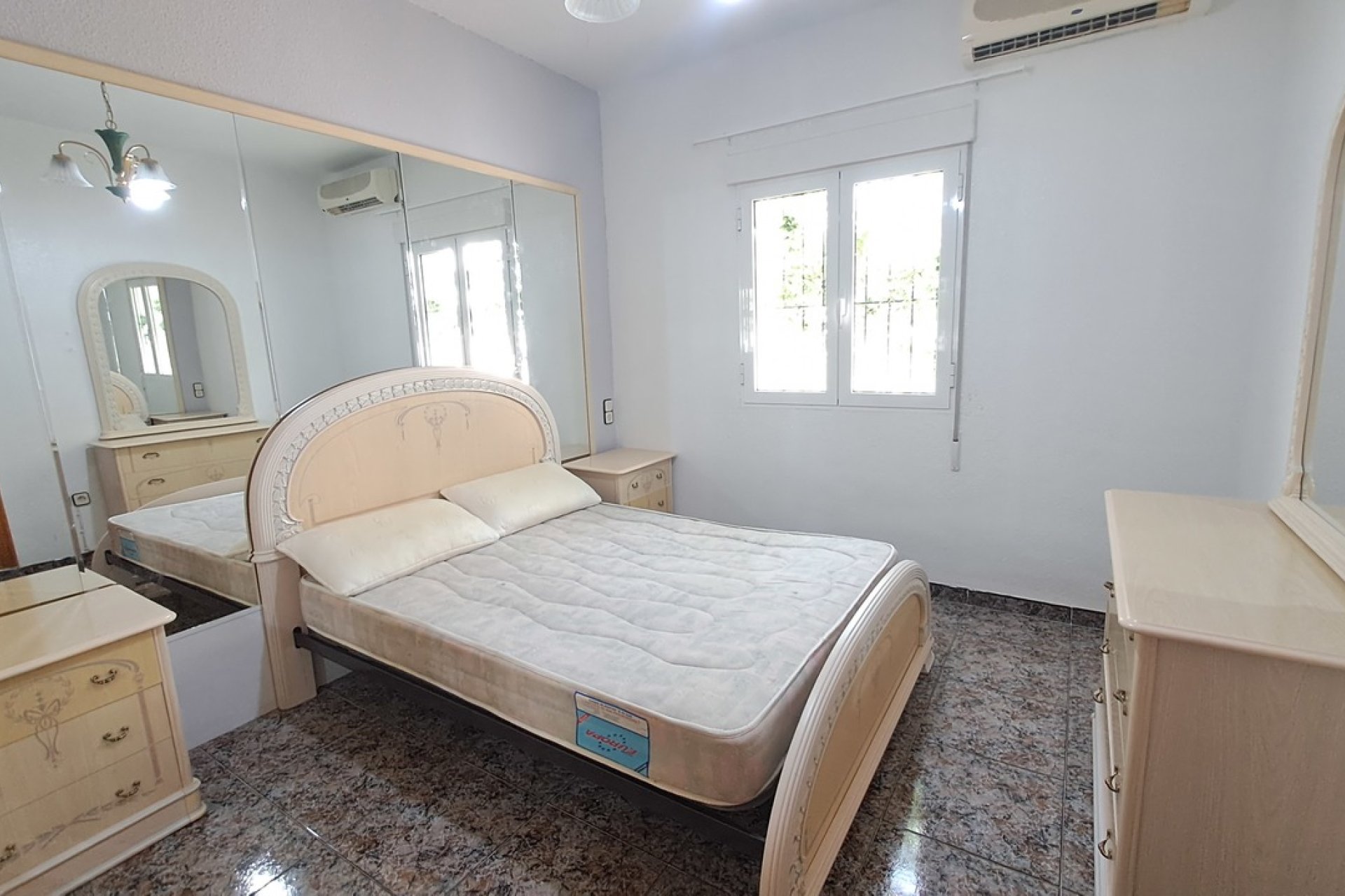 Resale - Villa - Villamartin