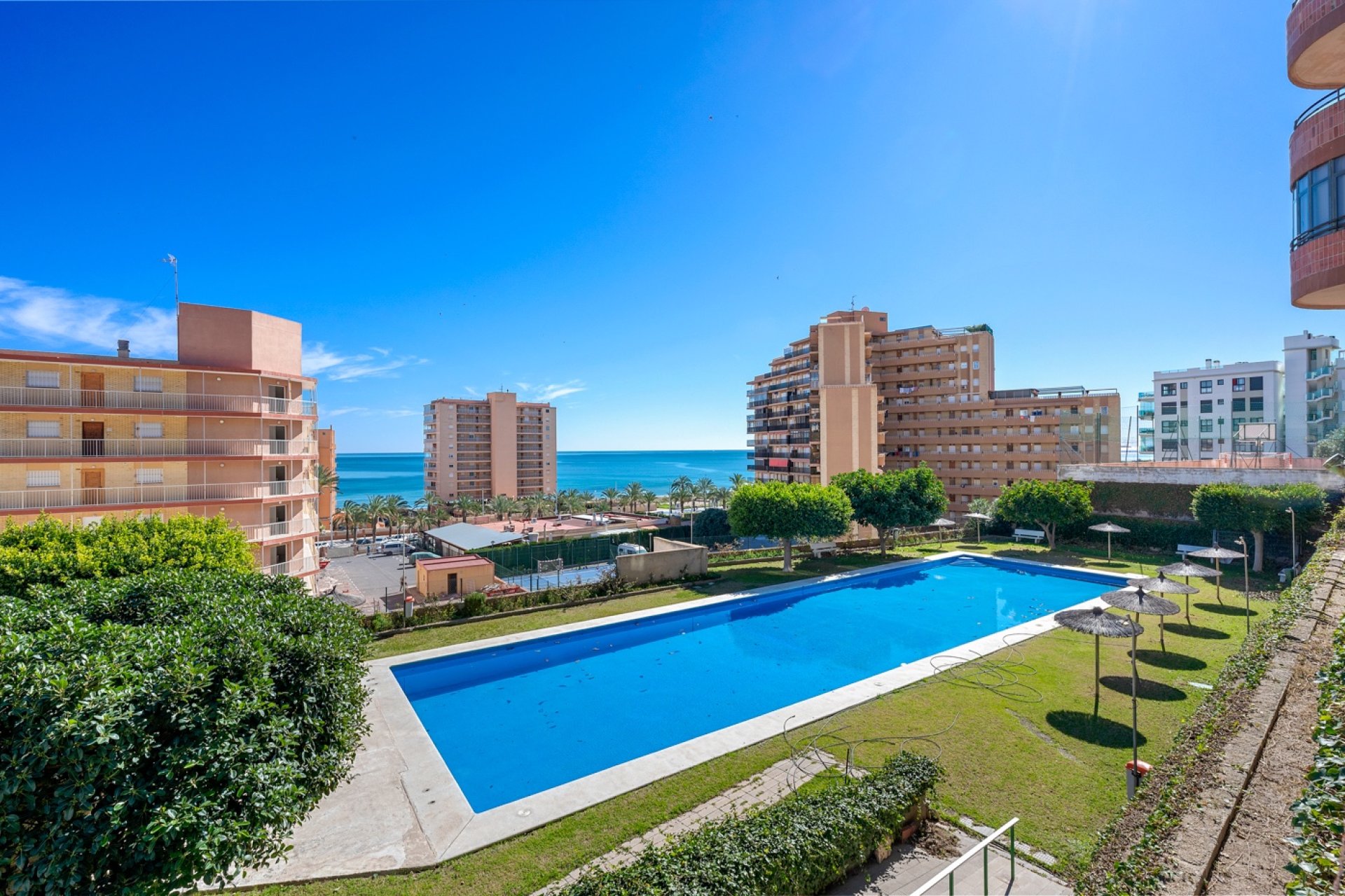 Reventa - Apartamento / piso - Arenales del Sol - Segunda linea playa