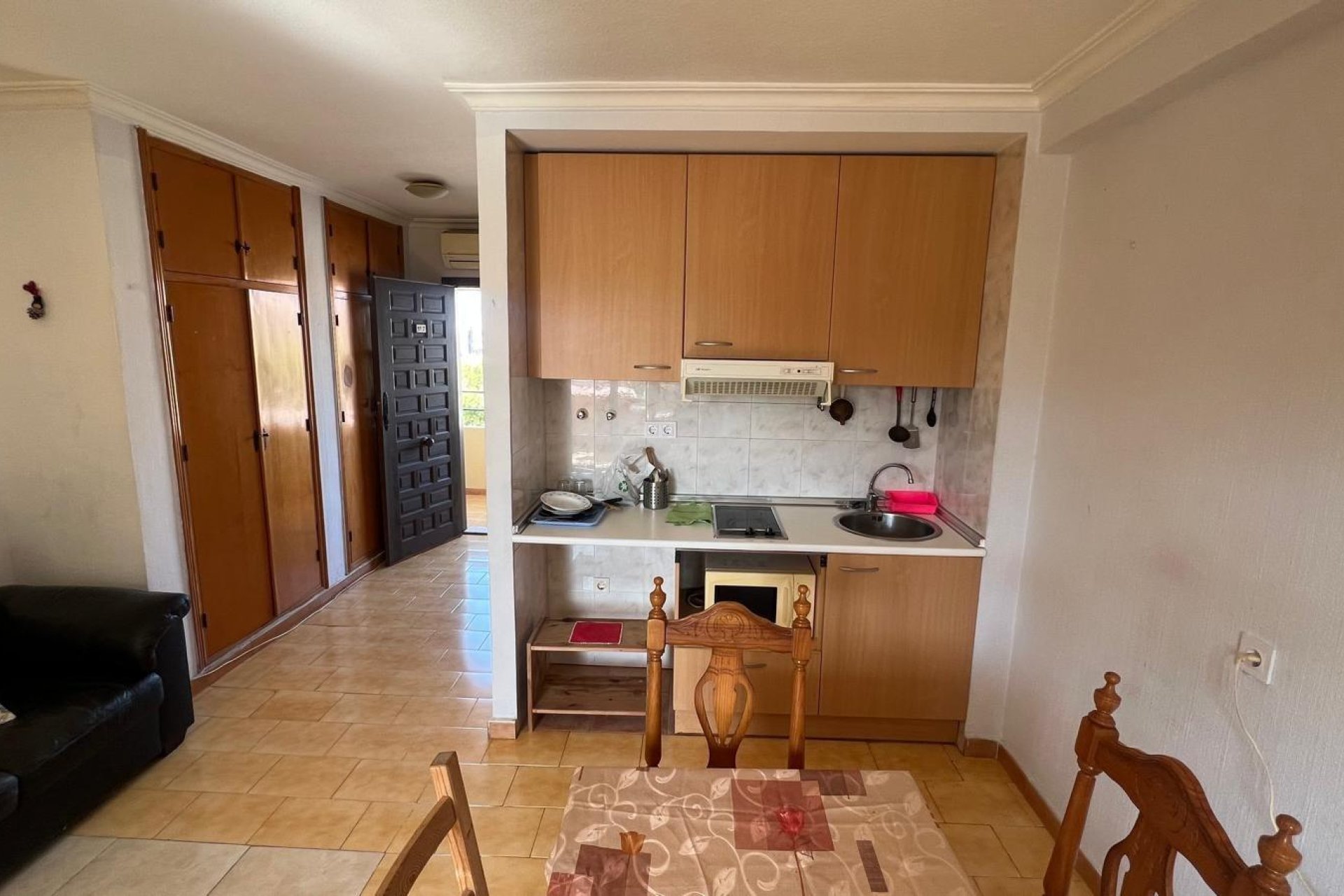 Reventa - Estudio - Torrevieja - Urb. Rosaleda