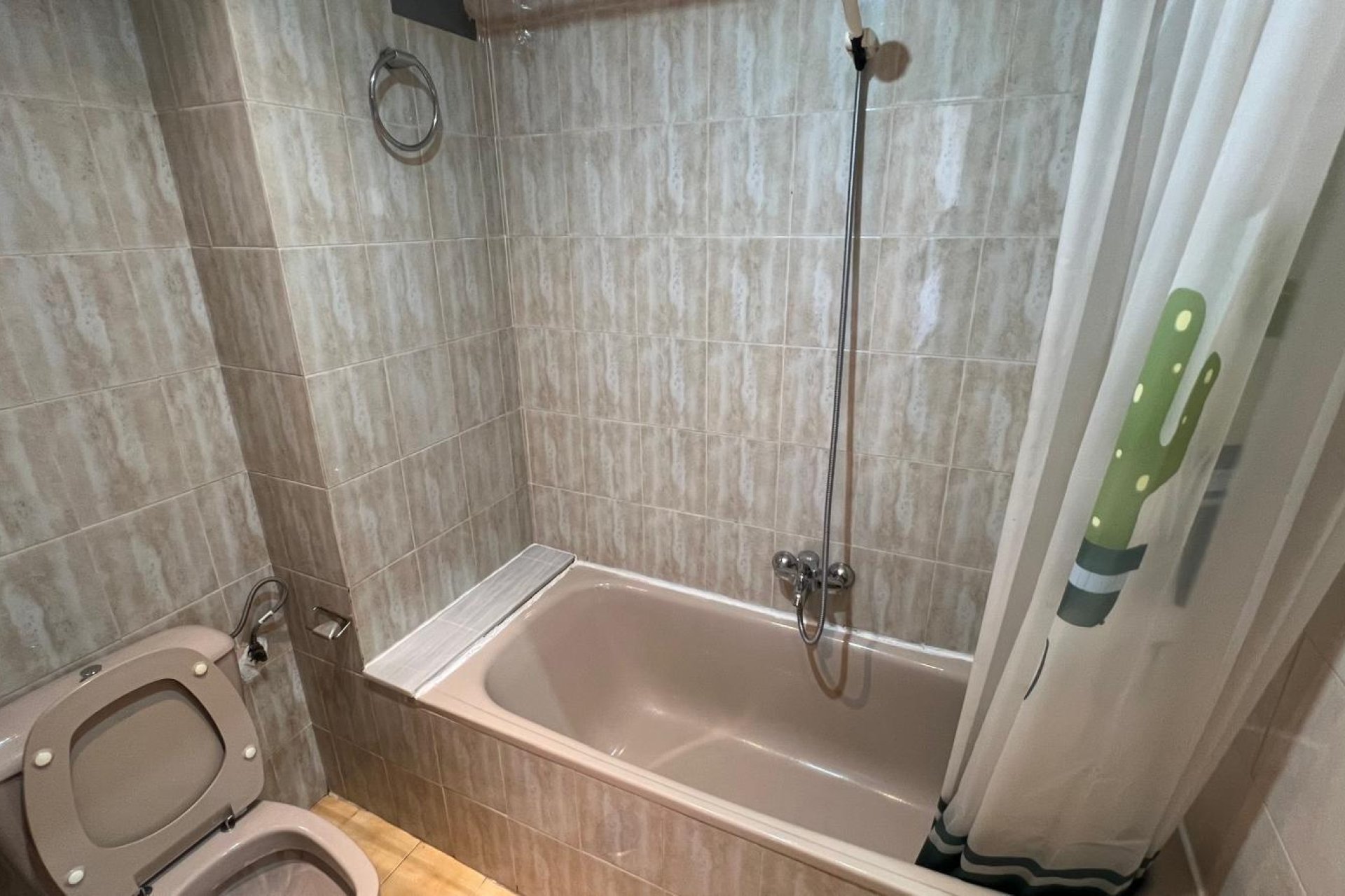 Reventa - Estudio - Torrevieja - Urb. Rosaleda