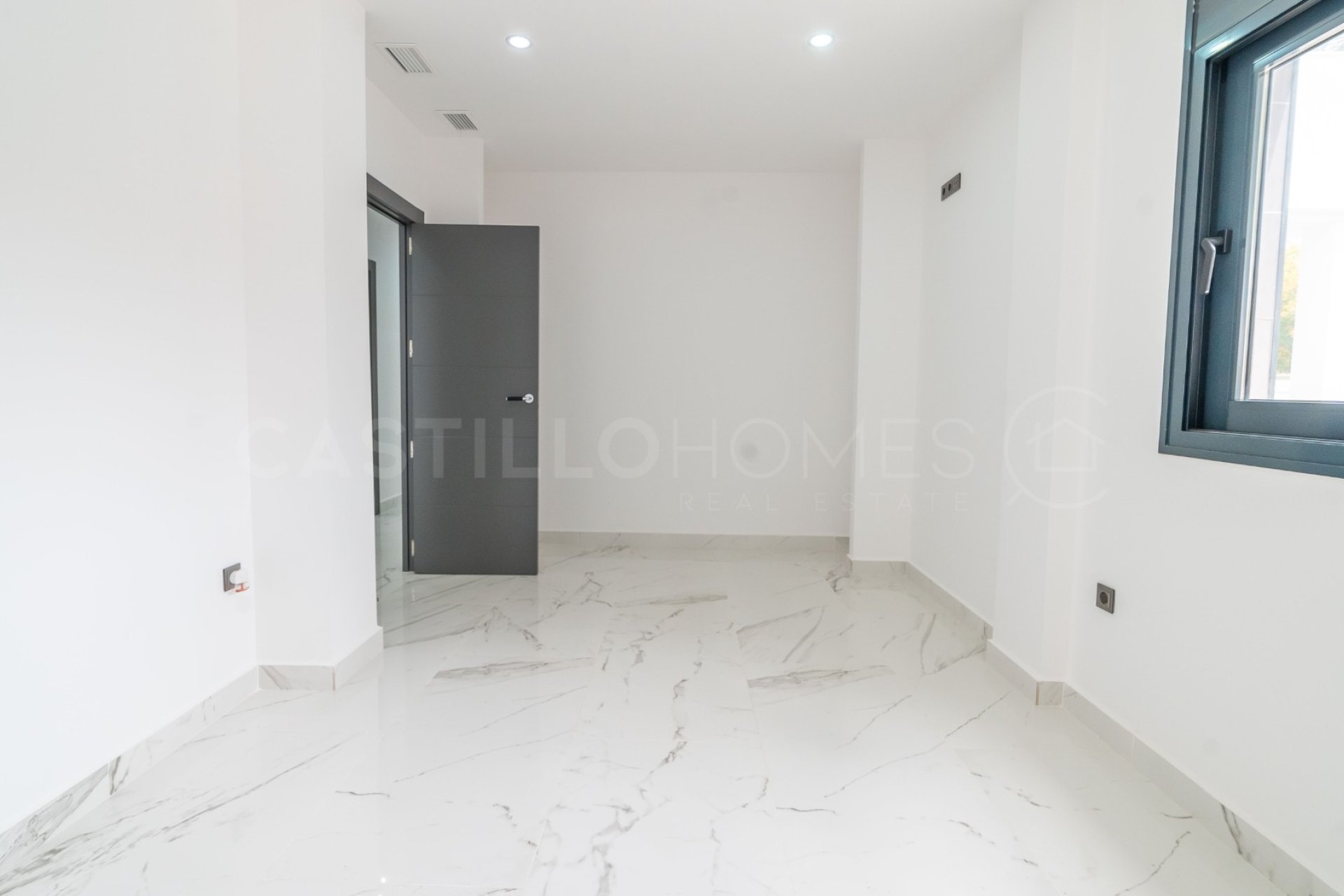 Reventa - Villa - Alicante - Campoamor