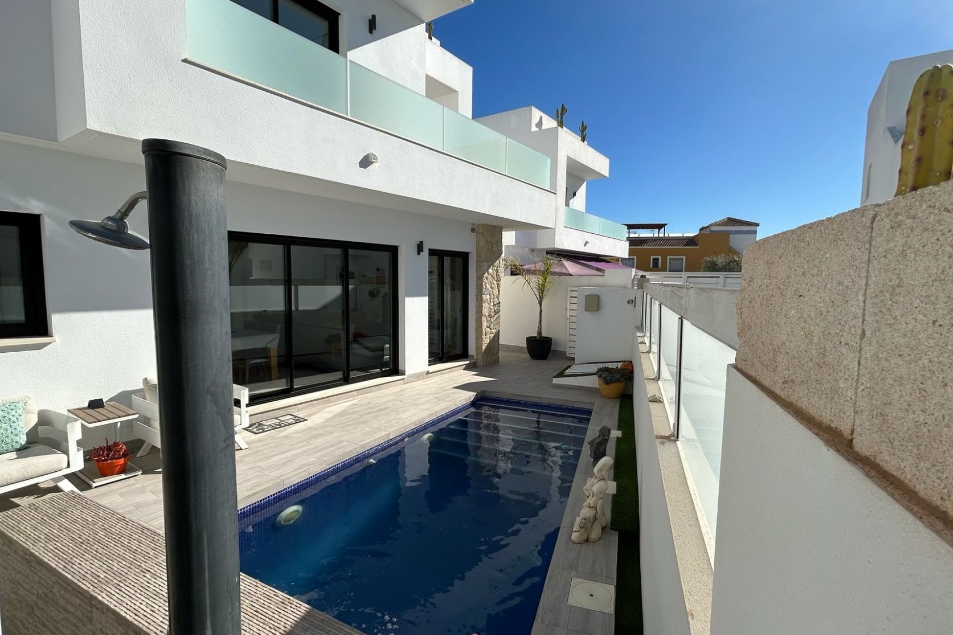 Reventa - Villa - Los Montesinos - La Herrada