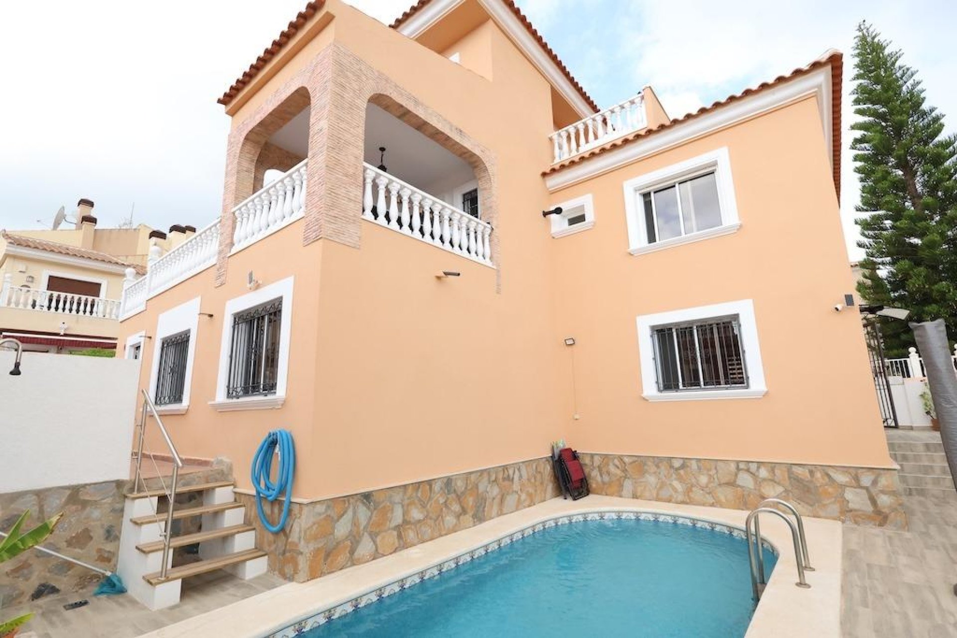Reventa - Villa - San Miguel de Salinas - Las filipinas