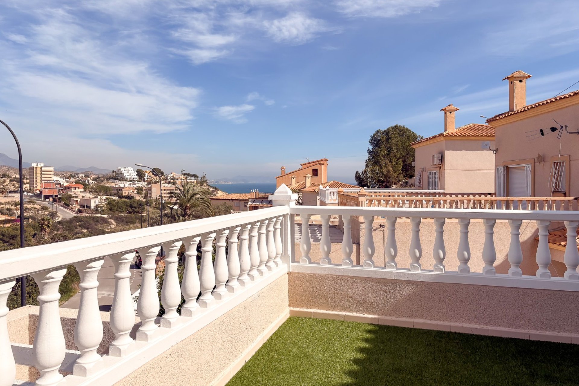 Reventa - Villa / Semi detached - El Campello - Pueblo Acantilado - Venta Lanuza