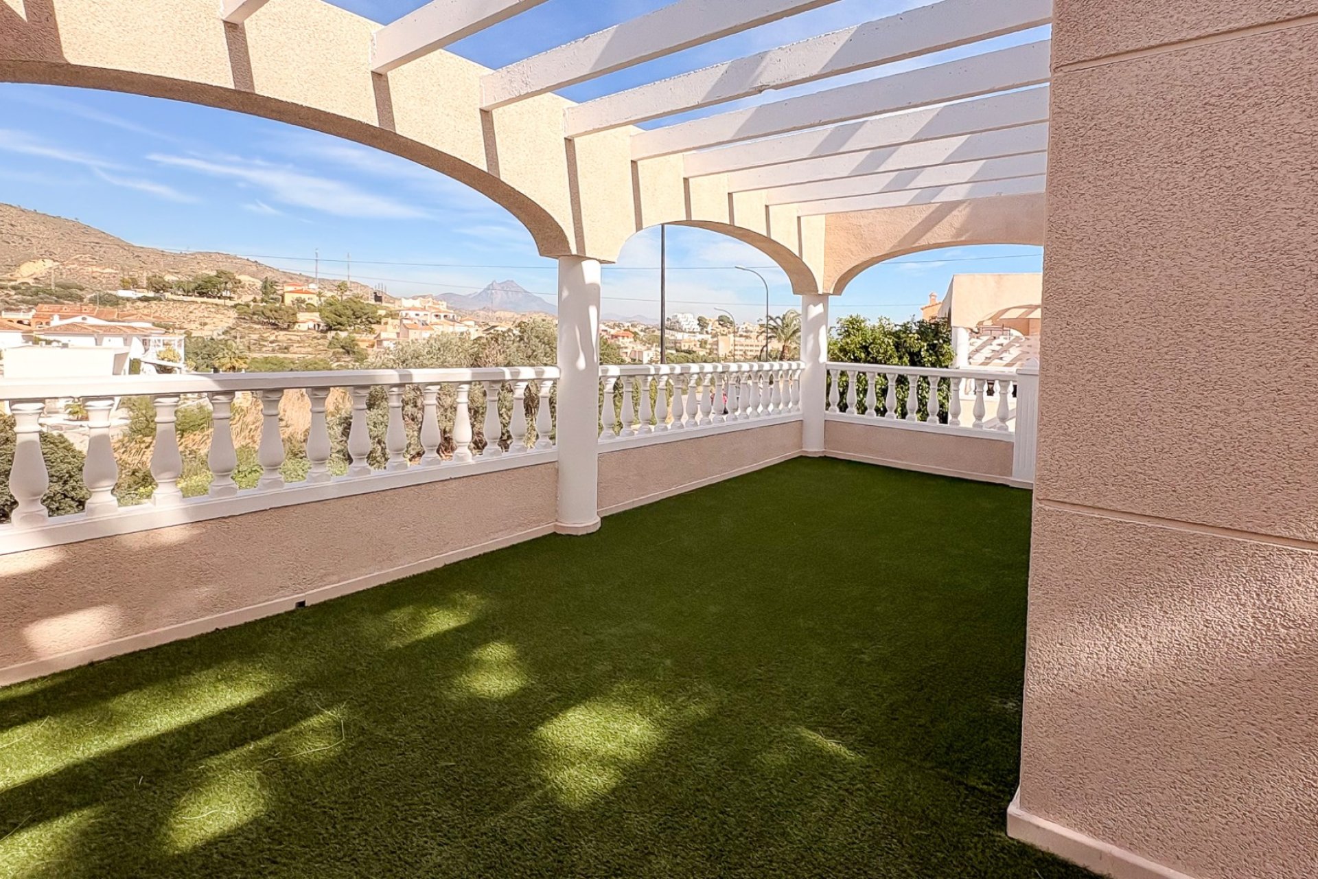 Reventa - Villa / Semi detached - El Campello - Pueblo Acantilado - Venta Lanuza