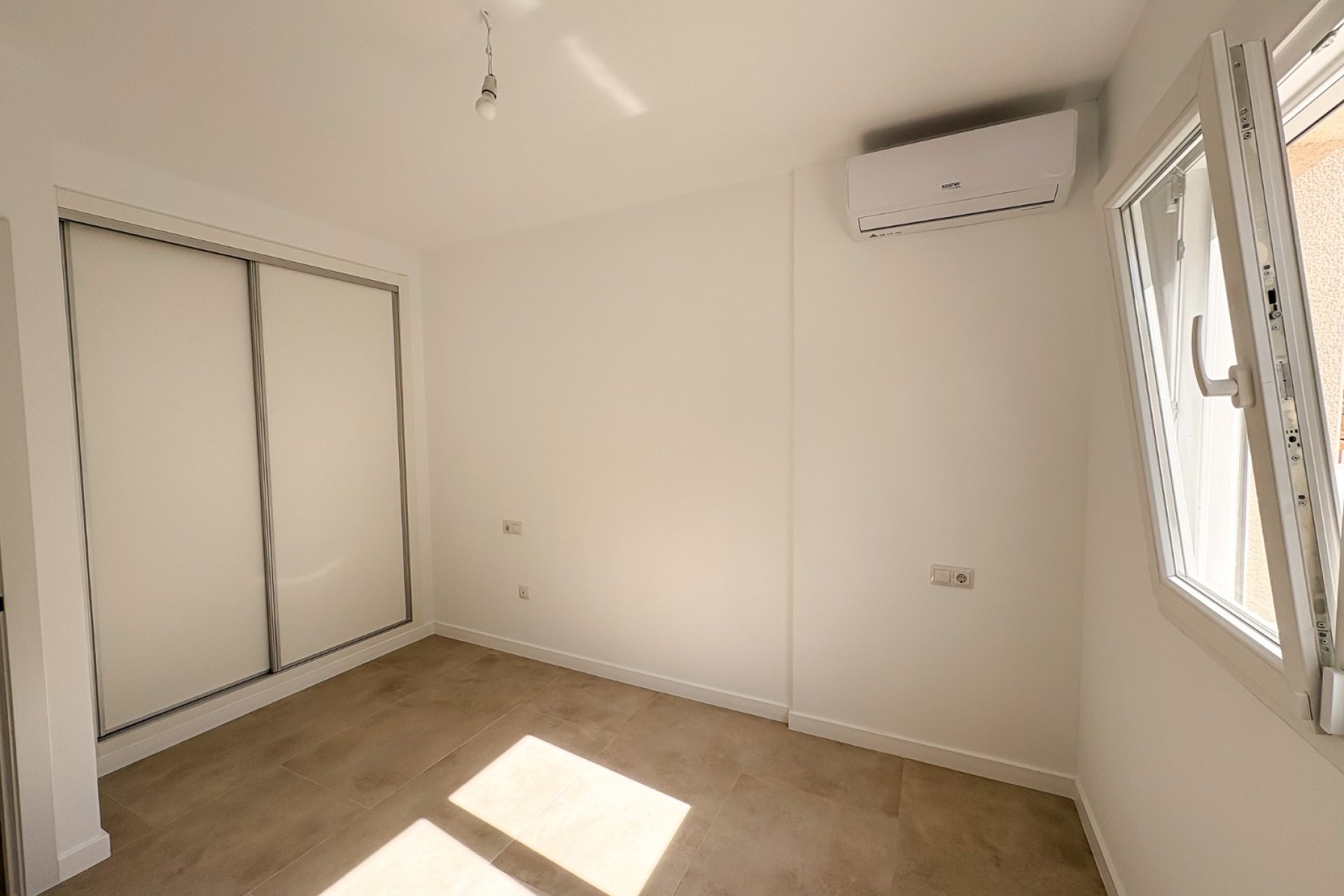 Reventa - Villa / Semi detached - El Campello - Pueblo Acantilado - Venta Lanuza