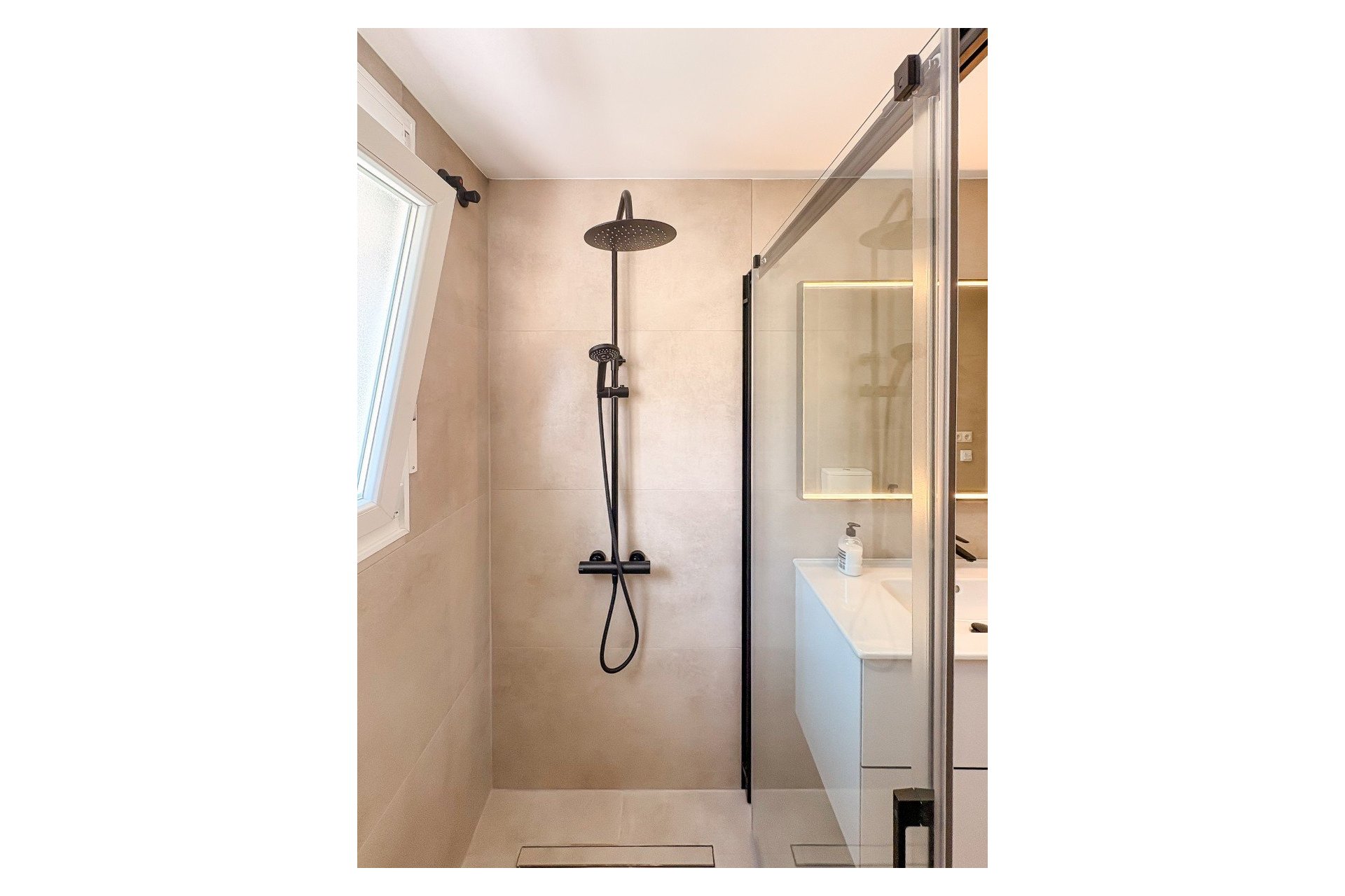 Reventa - Villa / Semi detached - El Campello - Pueblo Acantilado - Venta Lanuza