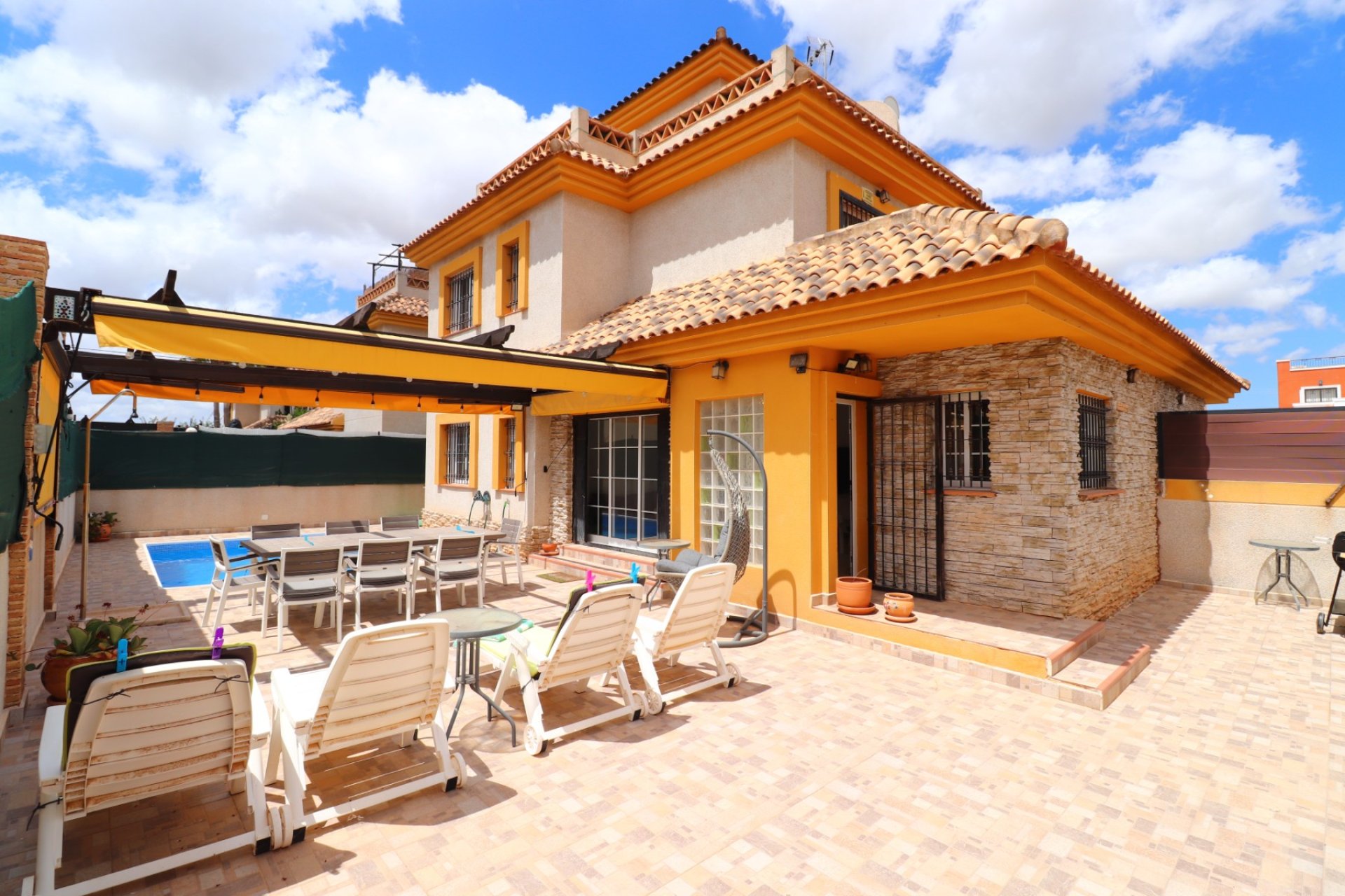 Reventa - Villa / Semi detached - Los Montesinos - La Herrada