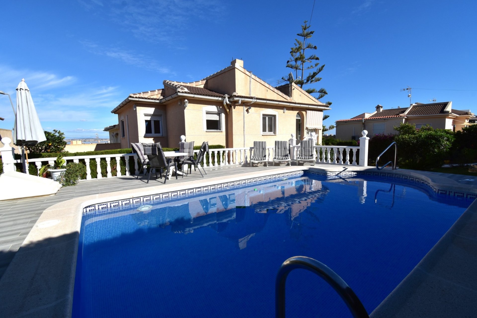 Reventa - Villa / Semi detached - Orihuela Costa - Los Balcones