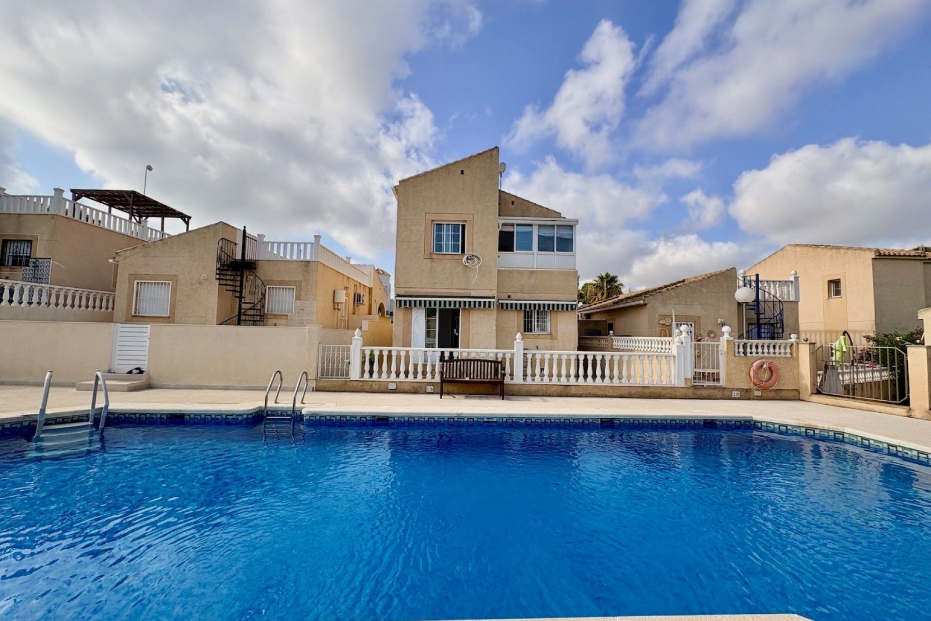 Revente - Villa - Orihuela - Los Balcones