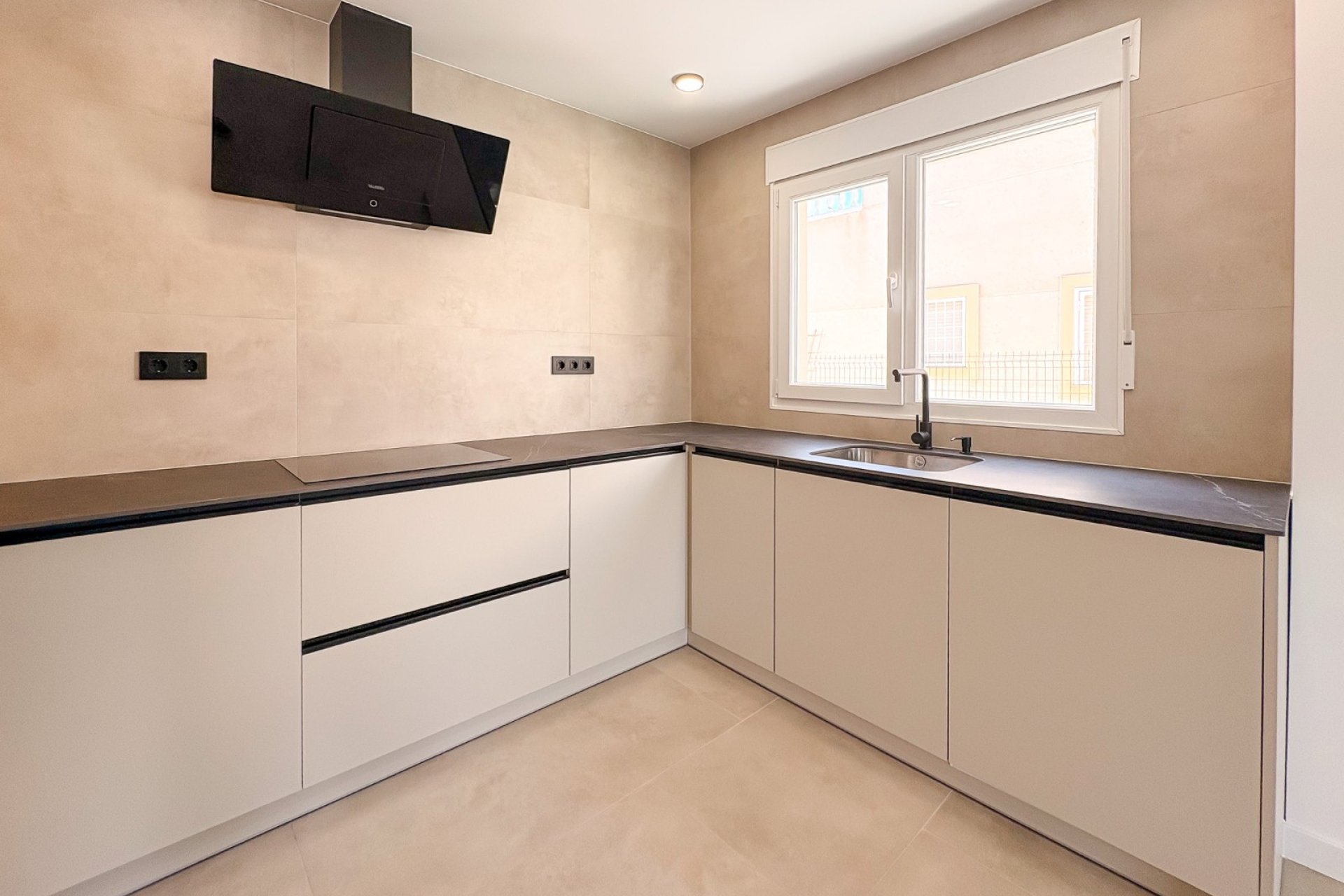 Revente - Villa / Semi detached - El Campello - Pueblo Acantilado - Venta Lanuza