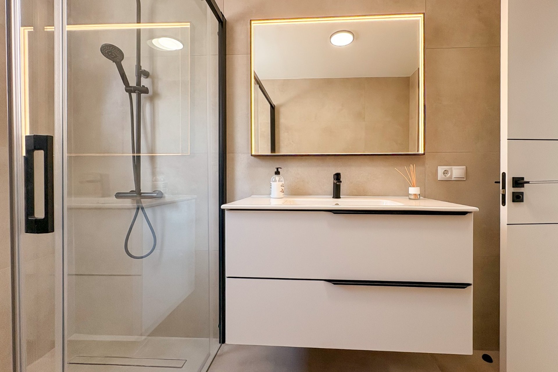 Revente - Villa / Semi detached - El Campello - Pueblo Acantilado - Venta Lanuza