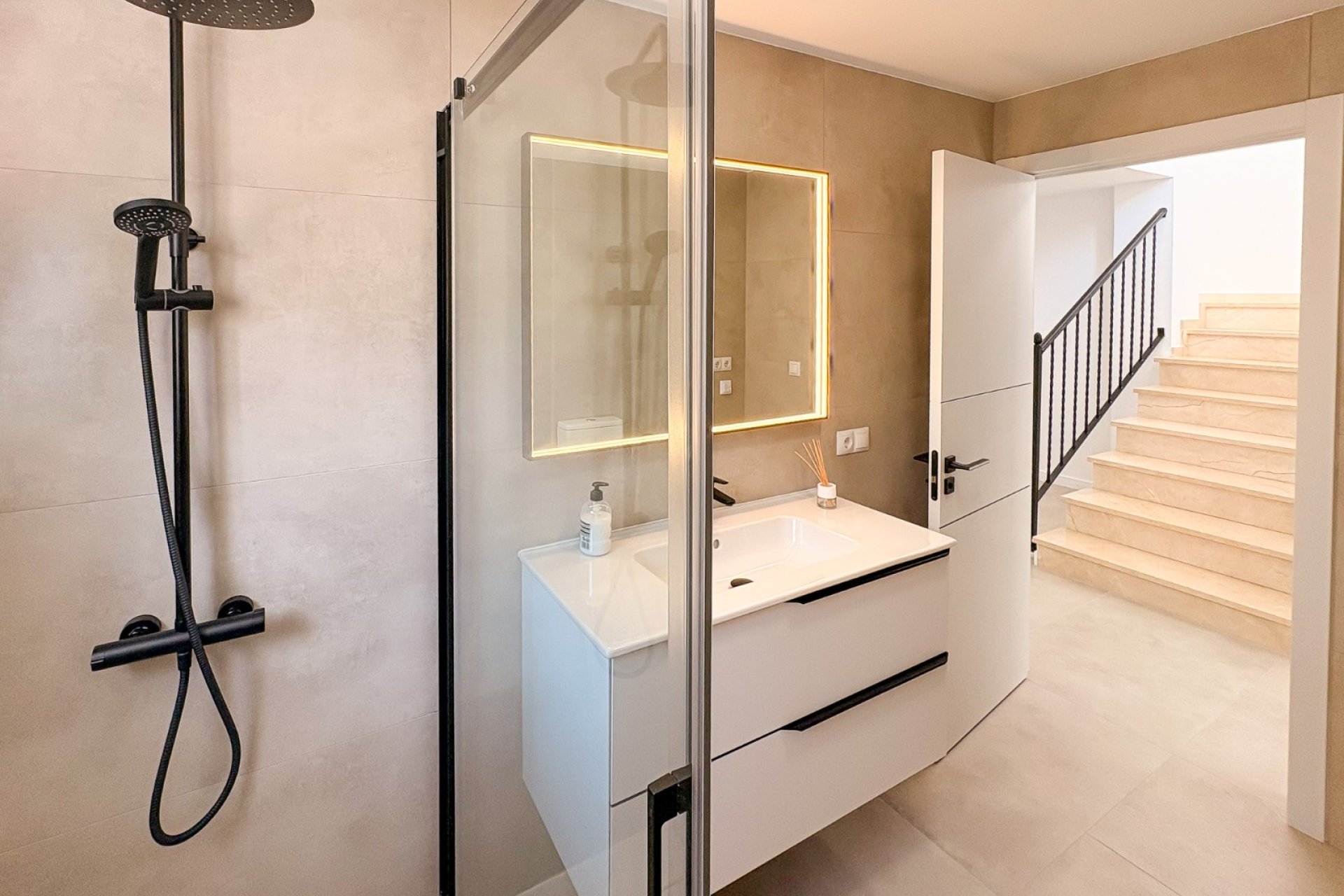 Revente - Villa / Semi detached - El Campello - Pueblo Acantilado - Venta Lanuza