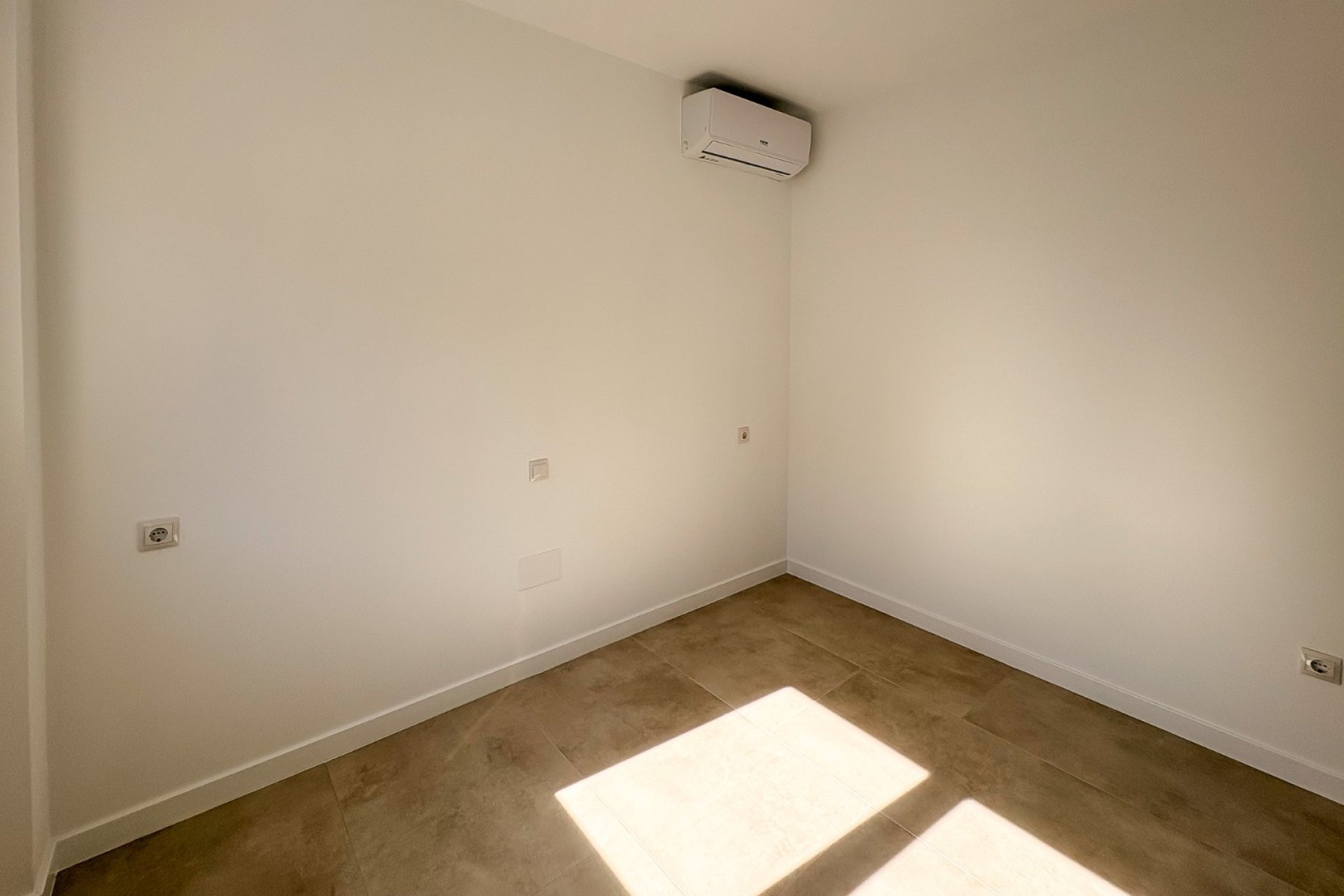 Revente - Villa / Semi detached - El Campello - Pueblo Acantilado - Venta Lanuza