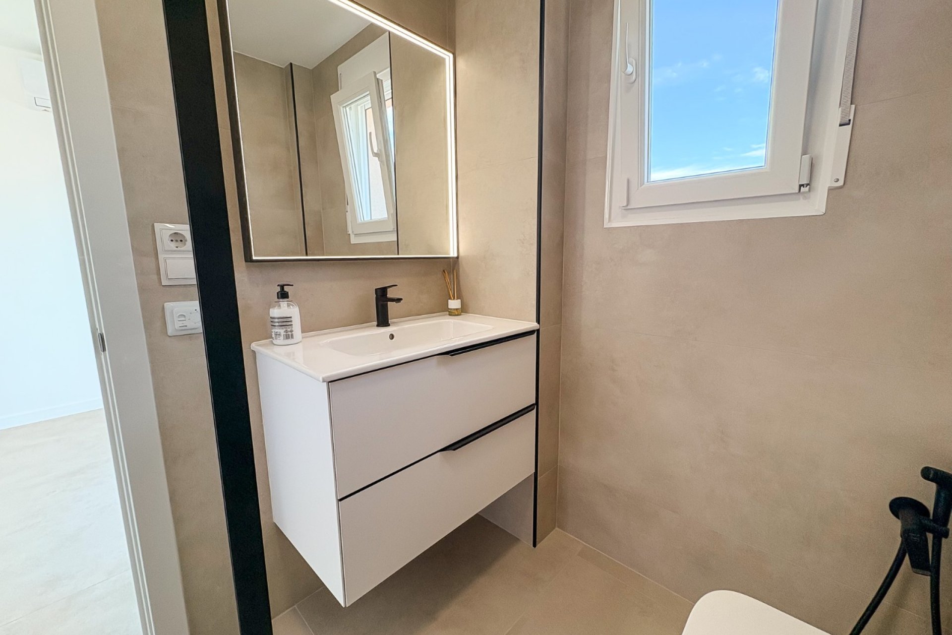 Revente - Villa / Semi detached - El Campello - Pueblo Acantilado - Venta Lanuza