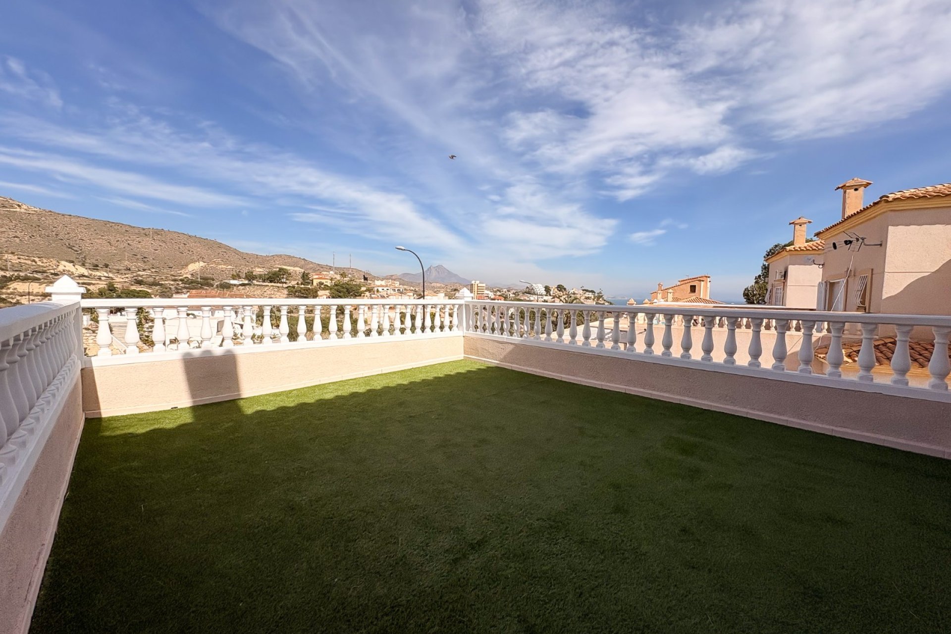 Revente - Villa / Semi detached - El Campello - Pueblo Acantilado - Venta Lanuza