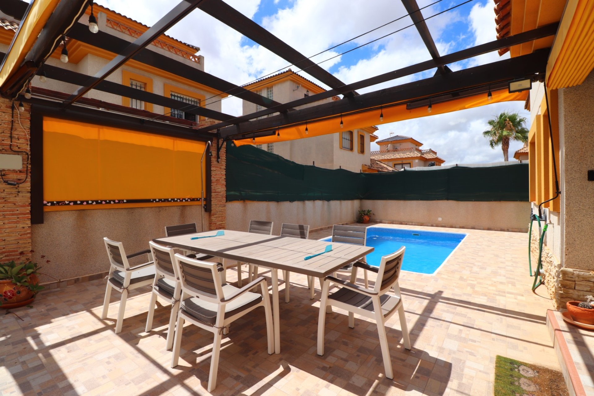 Revente - Villa / Semi detached - Los Montesinos - La Herrada