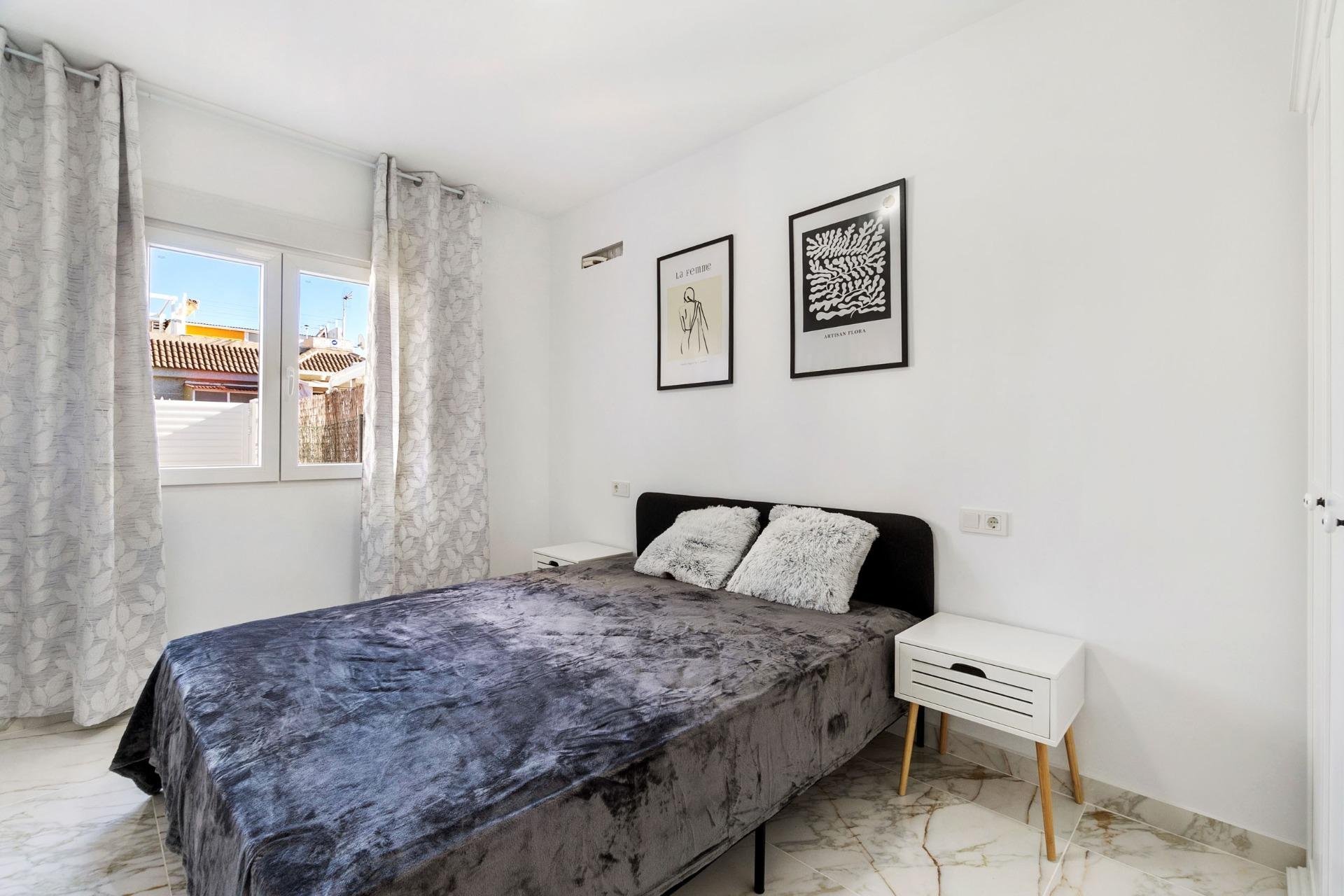 Revente - Villa / Semi detached - Torrevieja - El chaparral