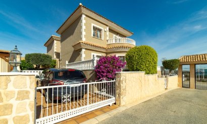 Villa - Resale - Los Altos - Los Altos