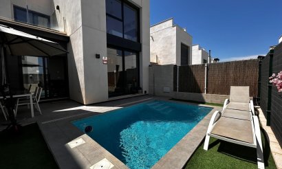 Villa - Resale - Orihuela Costa - C-47257