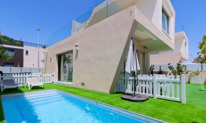 Villa - Resale - Pilar de la Horadada - Pueblo Latino