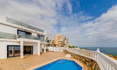 Villa - Resale - Torrevieja - C-34625