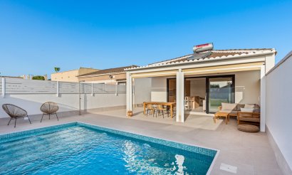Villa - Resale - Torrevieja - C-96975