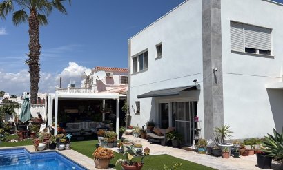 Villa - Resale - Torrevieja - La Siesta