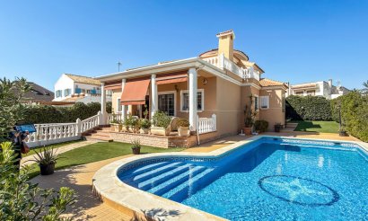 Villa - Resale - Torrevieja - Torrelamata - La Mata