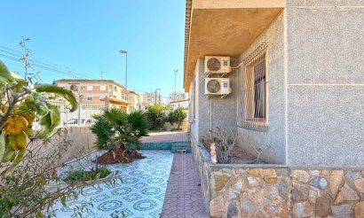 Villa - Resale - Torrevieja - Torrevieja