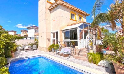 Villa - Reventa - Orihuela Costa - La Zenia