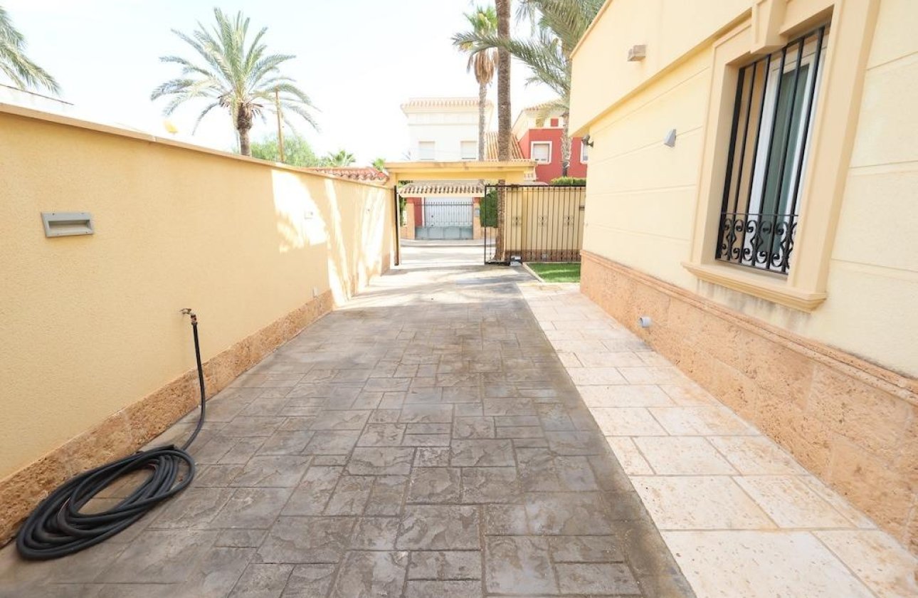 Resale - Villa - Cabo Roig - Costa blanca
