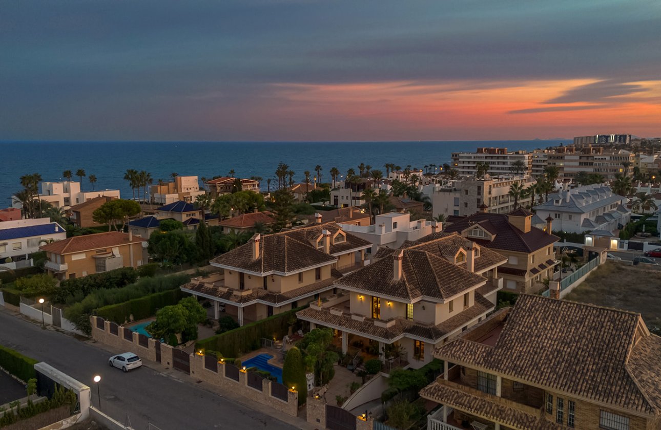 Resale - Villa - Torrevieja - La Veleta