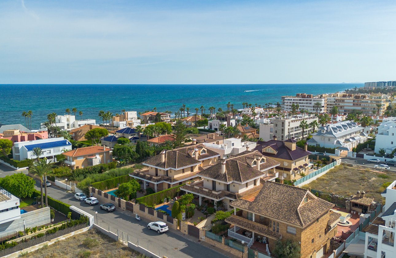 Resale - Villa - Torrevieja - La Veleta