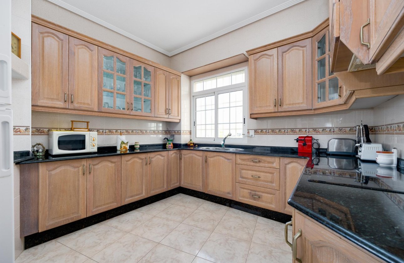 Resale - Apartment / flat - Torrevieja - Playa del Acequión