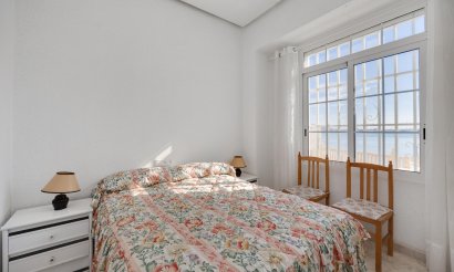 Resale - Apartment / flat - Torrevieja - Playa del Acequión