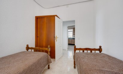 Resale - Apartment / flat - Torrevieja - Playa del Acequión