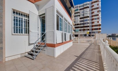 Resale - Apartment / flat - Torrevieja - Playa del Acequión