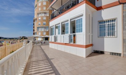 Resale - Apartment / flat - Torrevieja - Playa del Acequión