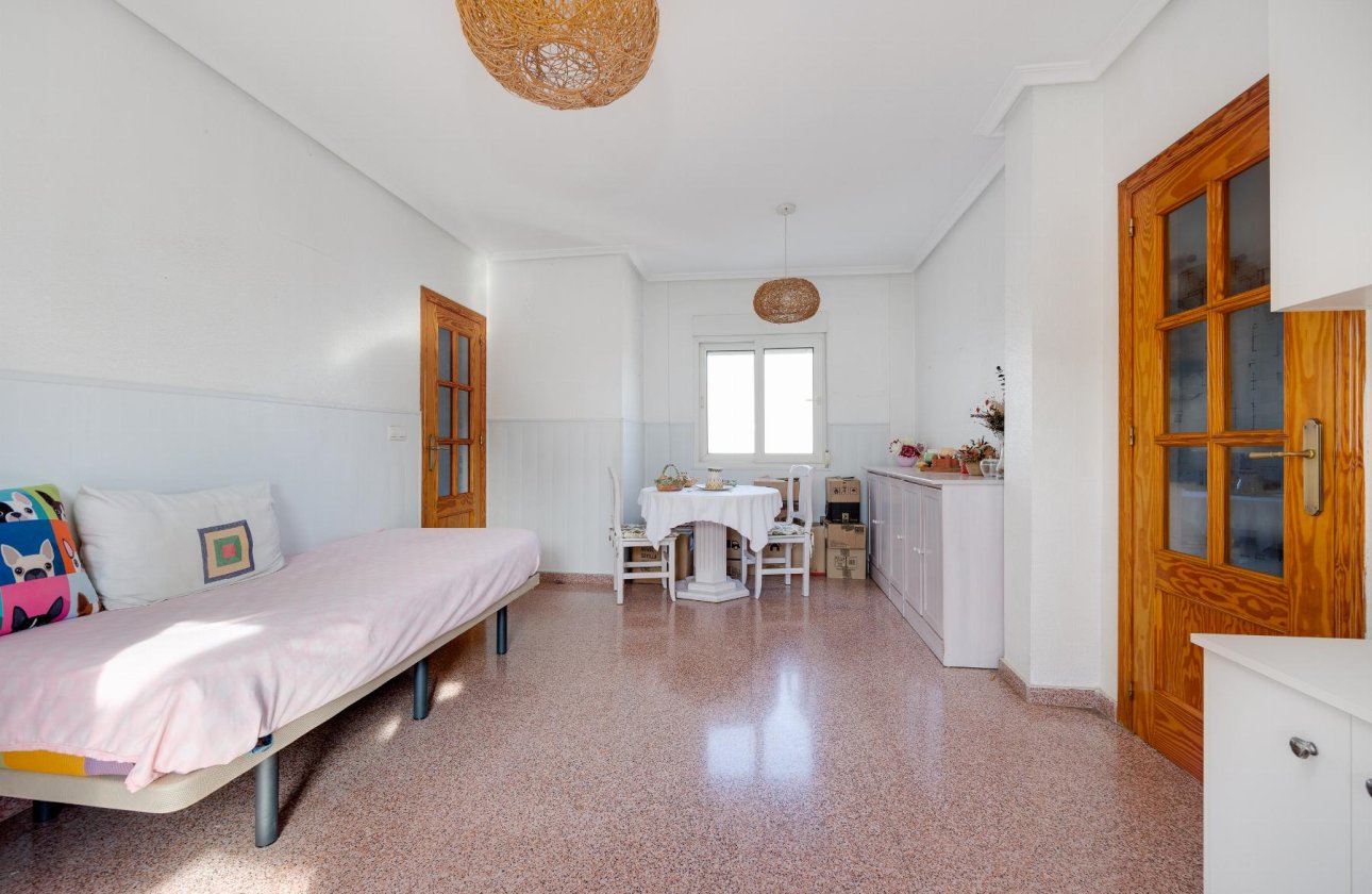 Resale - Apartment / flat - Torrevieja - Parque de Las Naciones