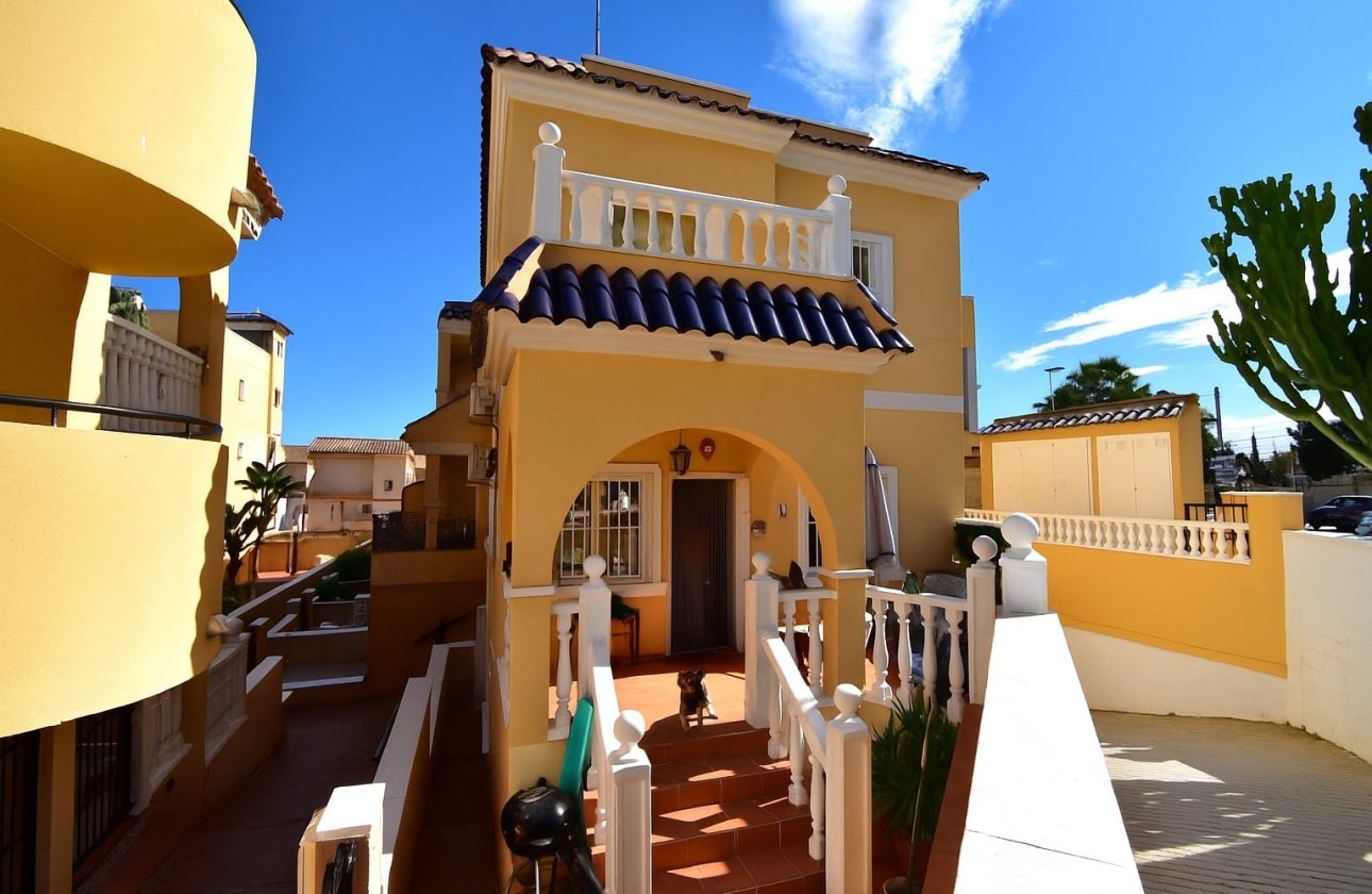 Resale - Villa - Orihuela Costa - Villamartin