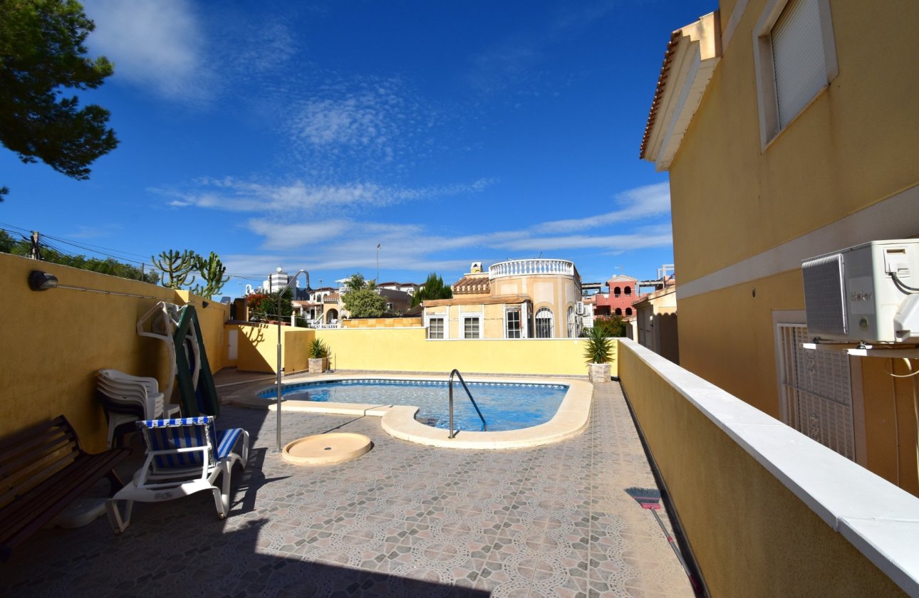 Resale - Villa - Orihuela Costa - Villamartin