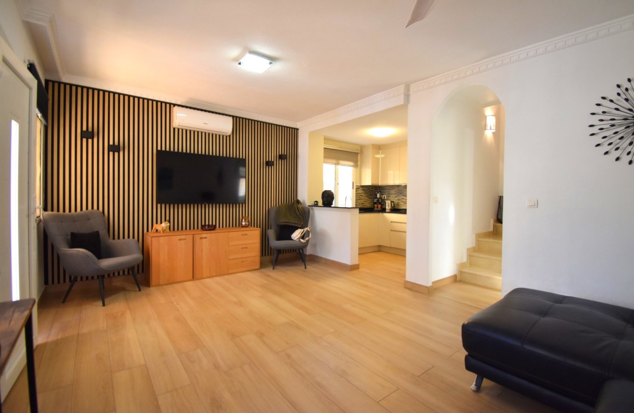 Resale - Villa - Orihuela Costa - Villamartin