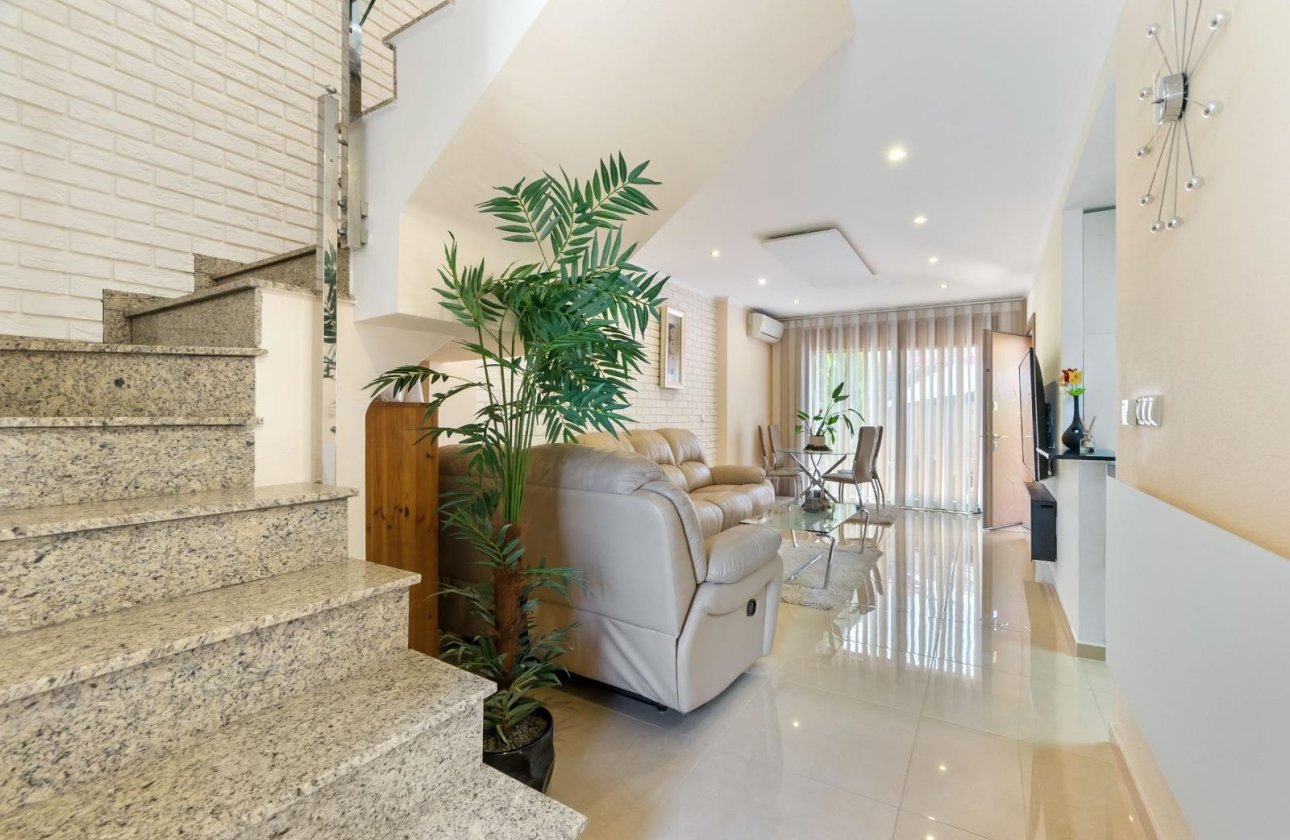 Resale - Townhouse - Torrevieja - Aguas Nuevas