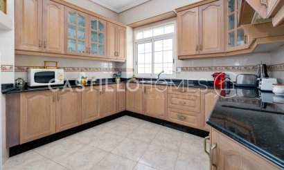 Resale - Apartment / flat - Torrevieja - Playa del Acequión