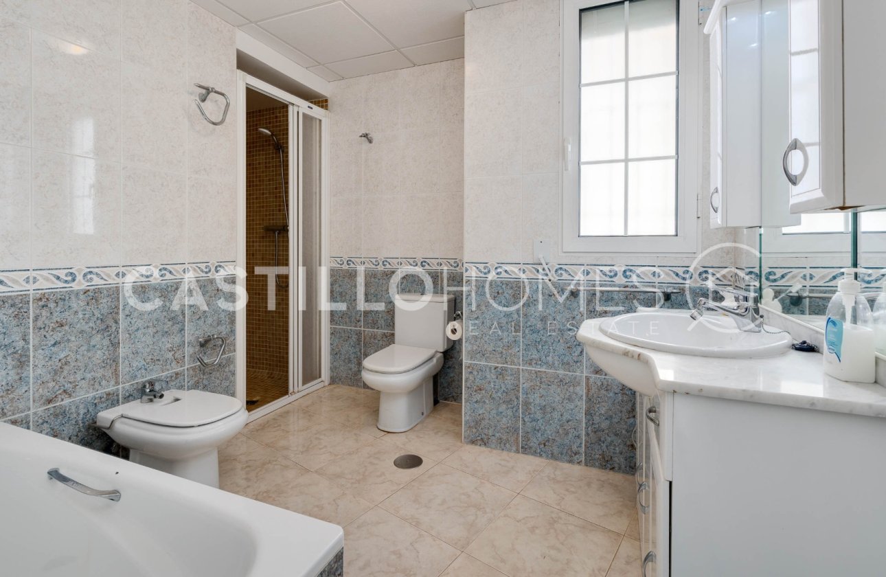 Resale - Apartment / flat - Torrevieja - Playa del Acequión