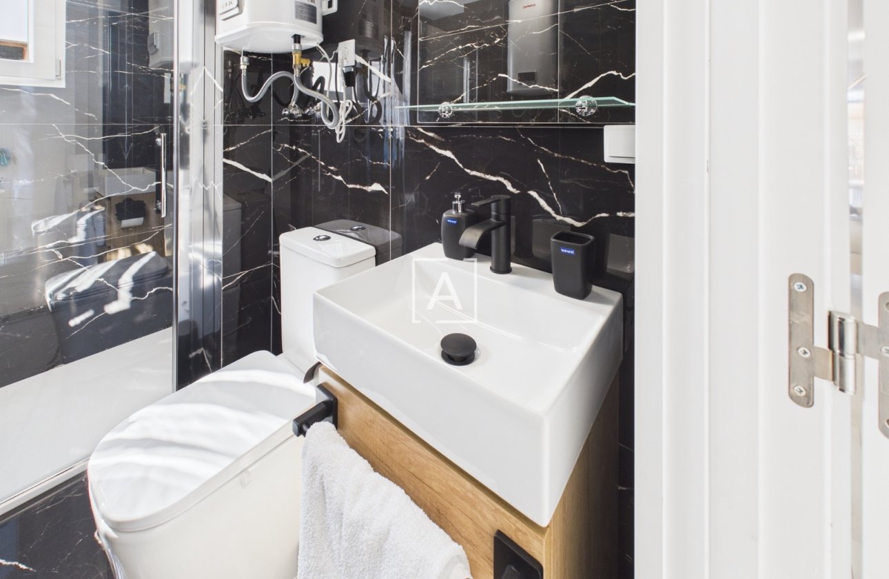 Resale - Apartment / flat - Torrevieja - Torrevieja Centro